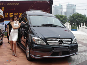 奔馳商務房車系列在京上市，豪華科技引領出行新風尚